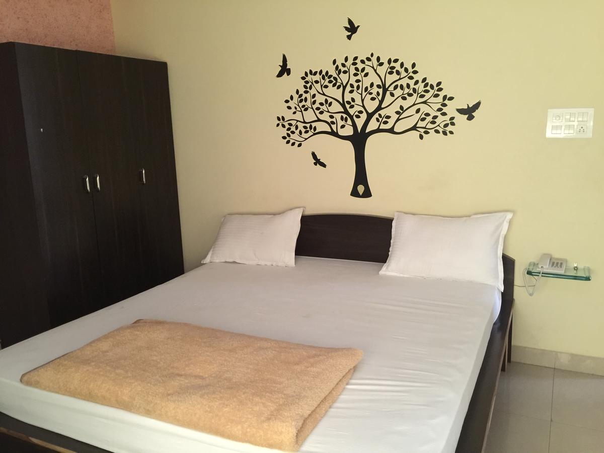 Maruthi Residency Inn & Restaurant Hyderabad Exterior photo