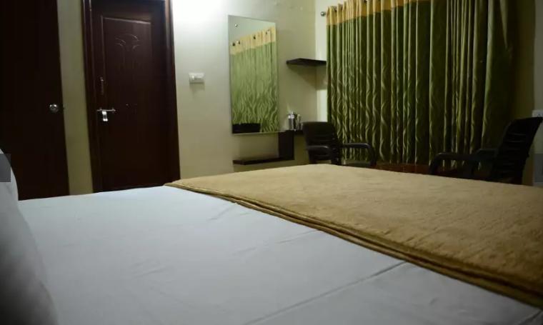 Maruthi Residency Inn & Restaurant Hyderabad Exterior photo